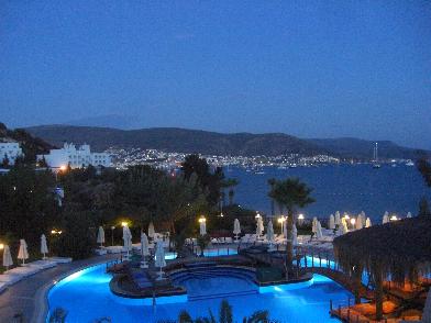 ....Aussicht auf die Bucht von Bodrum mit Altstadt....