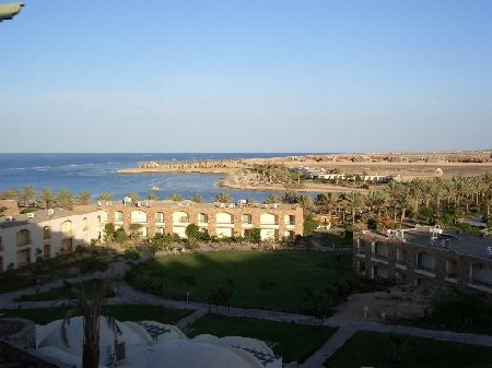 ...Hotel Brayka Bay...